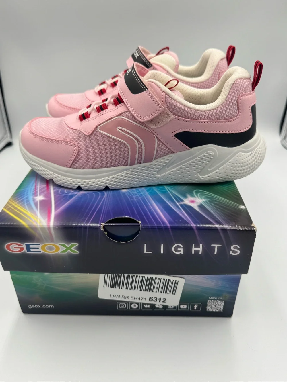 Geox J Sprintye Girl Sneakers Girls 4 US Pink Black NIB J25FWC *no light-up*